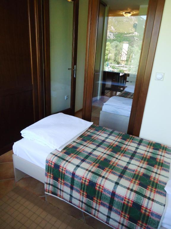 Hotel Pelikan Virpazar Exteriör bild