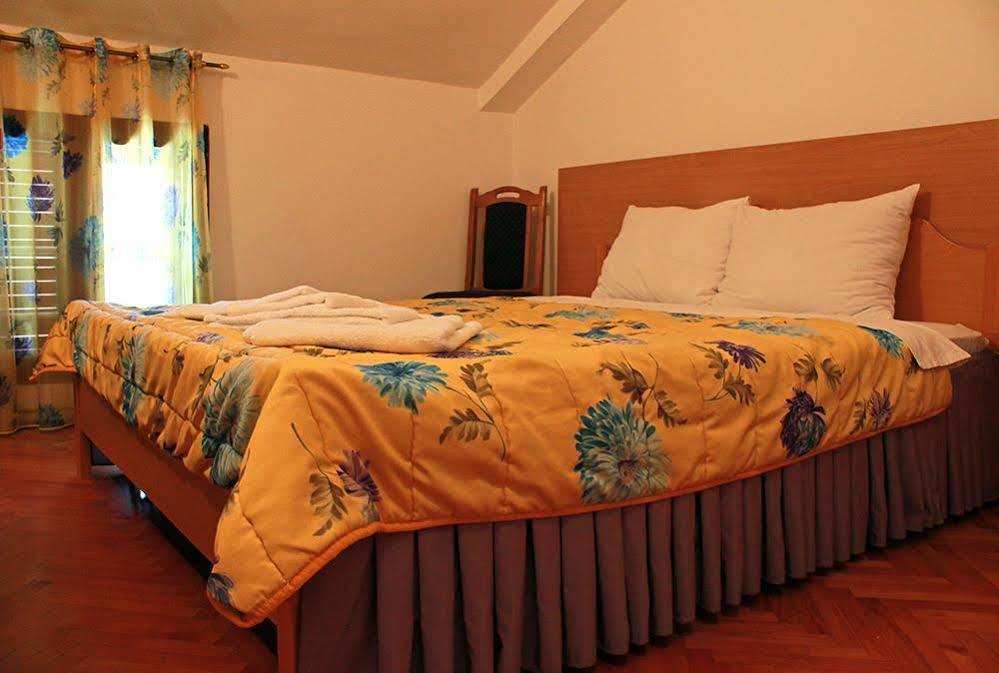 Hotel Pelikan Virpazar Exteriör bild